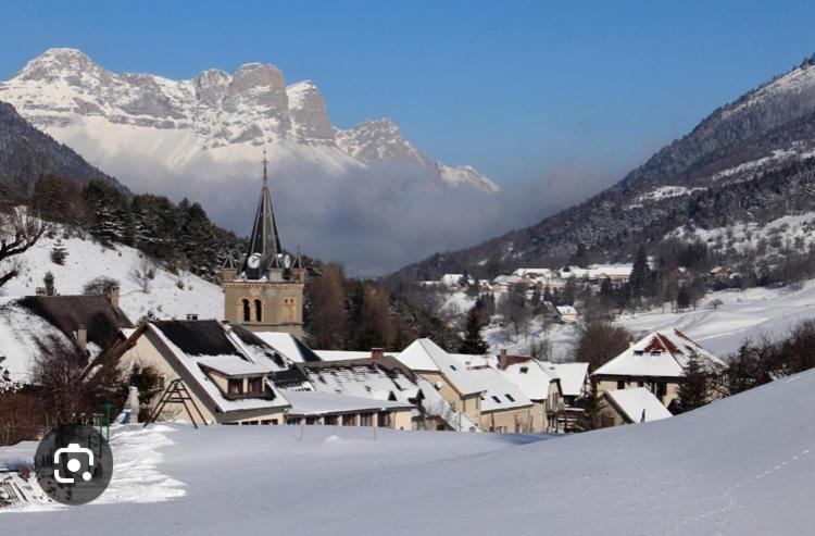 Petit Studio Mansarde 18 M2 Avec Navette Gratuit Aux Pistes De Ski Gresse en Vercors Bagian luar foto
