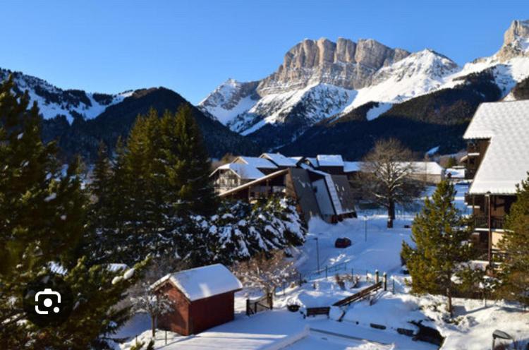 Petit Studio Mansarde 18 M2 Avec Navette Gratuit Aux Pistes De Ski Gresse en Vercors Bagian luar foto